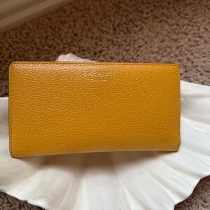 Kate Spade New York
SLIM BIFOLD WALLET